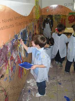 sala de 4 pintando murales