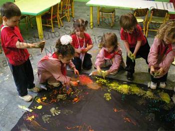 sala de 2 pintando con musica