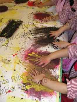 sala de 2 pintando texturas